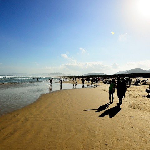 Imagem representativa: Nas areias de Floripa - Praia da Joaquina | Conheça Agora